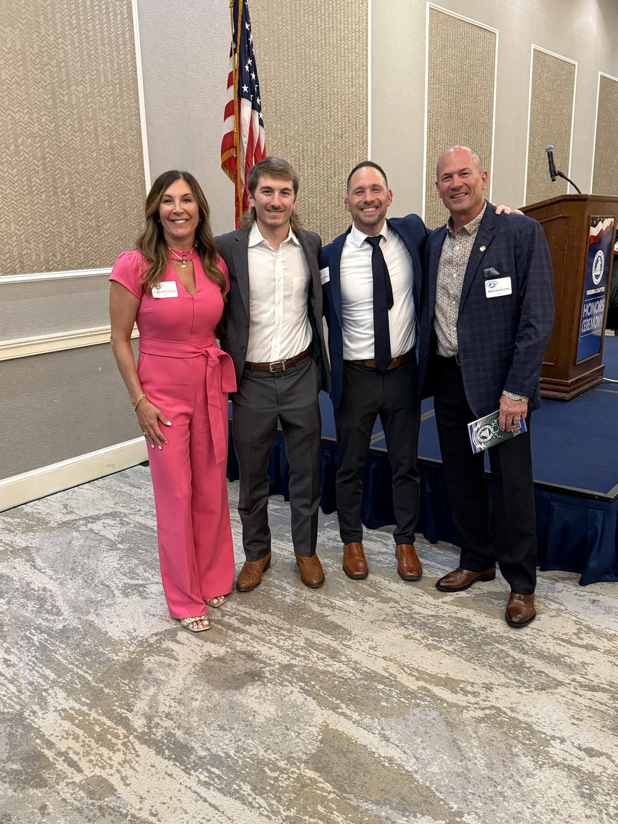 ELONximuskxx's tweet photo. Thank you Lord for these relationships. What a night..
⁦@aiello_jay⁩ ⁦@GMDC_⁩ ⁦@Mikematref⁩ ⁦@Barnyard00⁩ ⁦@rockreax⁩ ⁦⁦@UVAWrestling⁩ https://t.co/MXy4BHDHt2