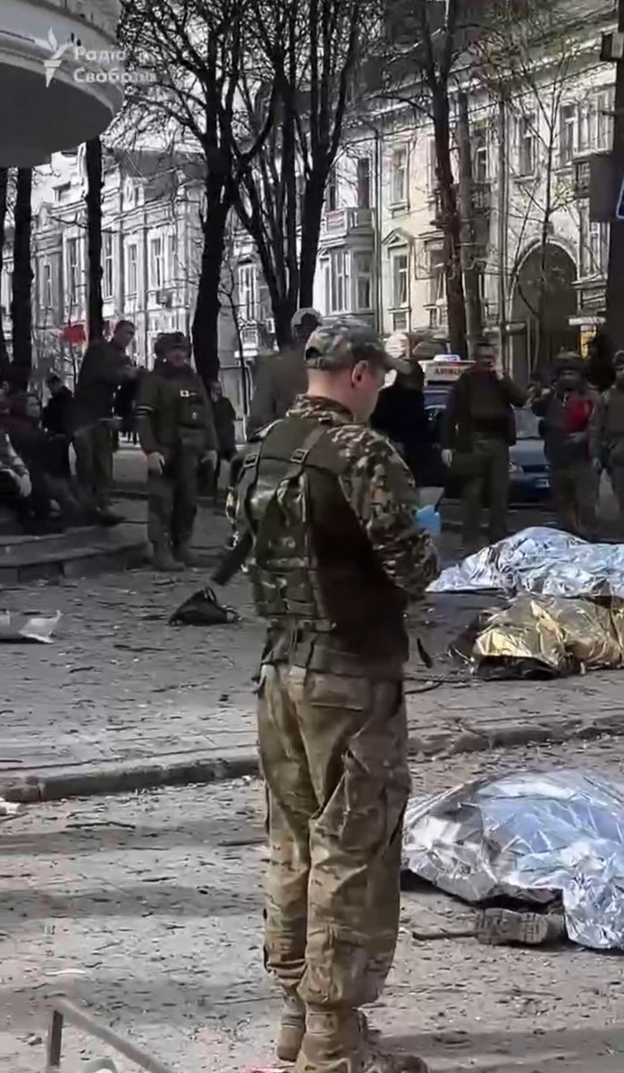 Меньше ніж через місяць в Москву приїде багато лідерів різних країн, ручкатись з тими, хто бомбить дитячі майданчики та вбиває людей в Християнські свята.
Наша кров на ваших руках. Фіцо, Орбан, Токаєв, Вучич, Алієв...
