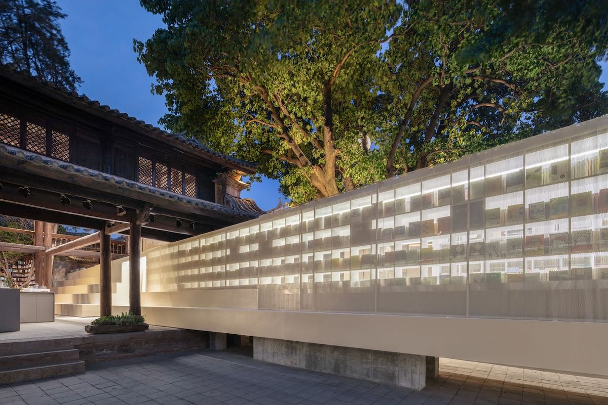 Architizer's tweet photo. This project turns a 500-year-old academy into a bookstore and cultural space, combining the preserved historic buildings with new additions to reconnect the site with the community.

Details: https://t.co/WFIxIdUdIo | 📍Yunnan, China #ProjectOfTheDay https://t.co/xN2SAoybG0 https://t.co/Rwp5WnTFtO