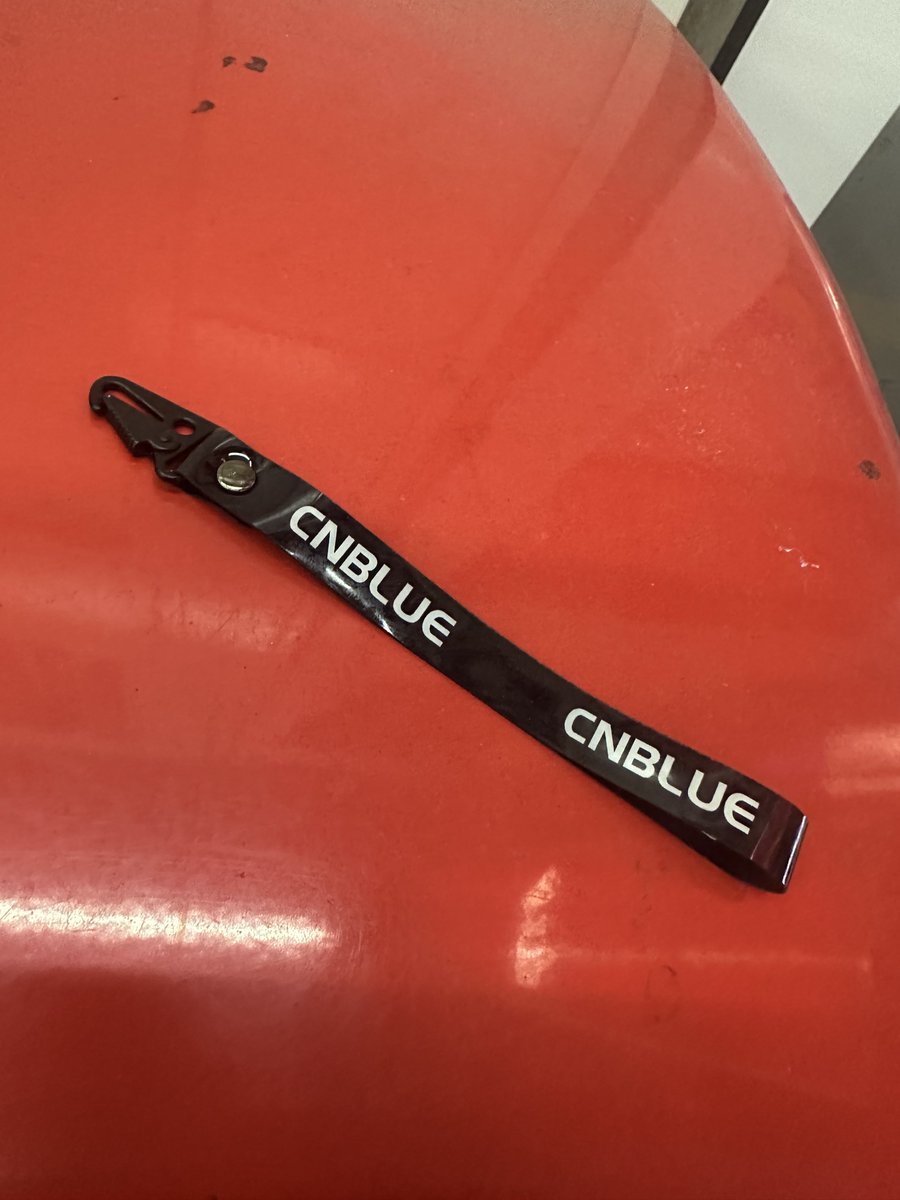 shiasatte00's tweet photo. 落し物拾いました
神戸で
持ってます

#CNBLUE
#BOICE https://t.co/hHM4w5lSxX