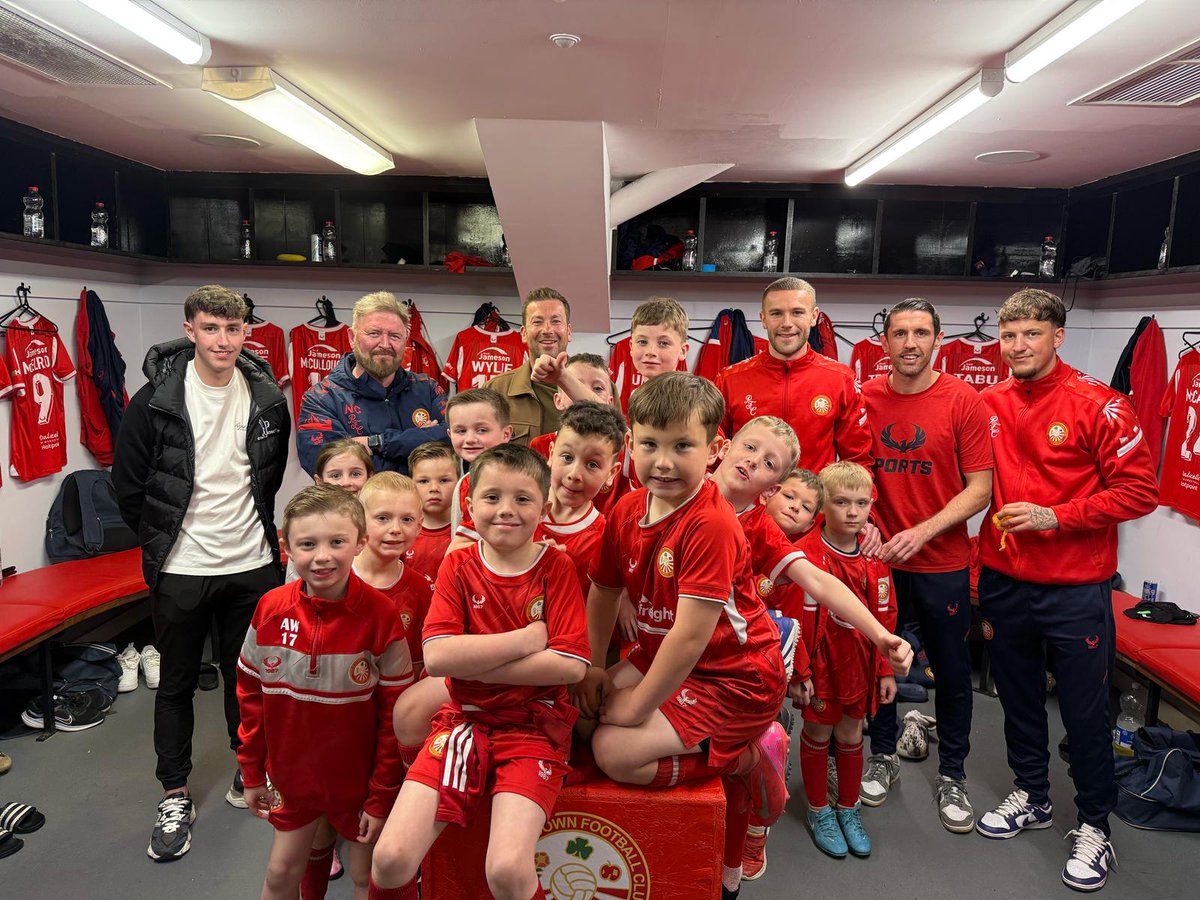 Portadown FC (@portadownfc) on Twitter photo ๐ธ ๐๐ผ๐บ๐บ๐๐ป๐ถ๐๐ ๐๐๐ฒ๐๐๐ | ๐ ๐ฎ๐๐ฐ๐ผ๐๐ | ๐ฃ๐ผ๐ฟ๐๐ฎ๐ฑ๐ผ๐๐ป ๐๐ ๐ฌ๐ผ๐๐๐ต ๐ฎ๐ฌ๐ญ๐ณ๐ | ๐ฃ๐ผ๐ฟ๐๐ฎ๐ฑ๐ผ๐๐ป ๐ฏ ๐๐ผ๐๐ด๐ต๐ด๐ฎ๐น๐น ๐ญ
It was great to have the Portadown FC Youth 2017 squad with us at Shamrock Park yesterday afternoon as our community guests & mascots ๐ธ ๐๐ผ๐บ๐บ๐๐ป๐ถ๐๐ ๐๐๐ฒ๐๐๐ | ๐ ๐ฎ๐๐ฐ๐ผ๐๐ | ๐ฃ๐ผ๐ฟ๐๐ฎ๐ฑ๐ผ๐๐ป ๐๐ ๐ฌ๐ผ๐๐๐ต ๐ฎ๐ฌ๐ญ๐ณ๐ | ๐ฃ๐ผ๐ฟ๐๐ฎ๐ฑ๐ผ๐๐ป ๐ฏ ๐๐ผ๐๐ด๐ต๐ด๐ฎ๐น๐น ๐ญ
It was great to have the Portadown FC Youth 2017 squad with us at Shamrock Park yesterday afternoon as our community guests & mascots