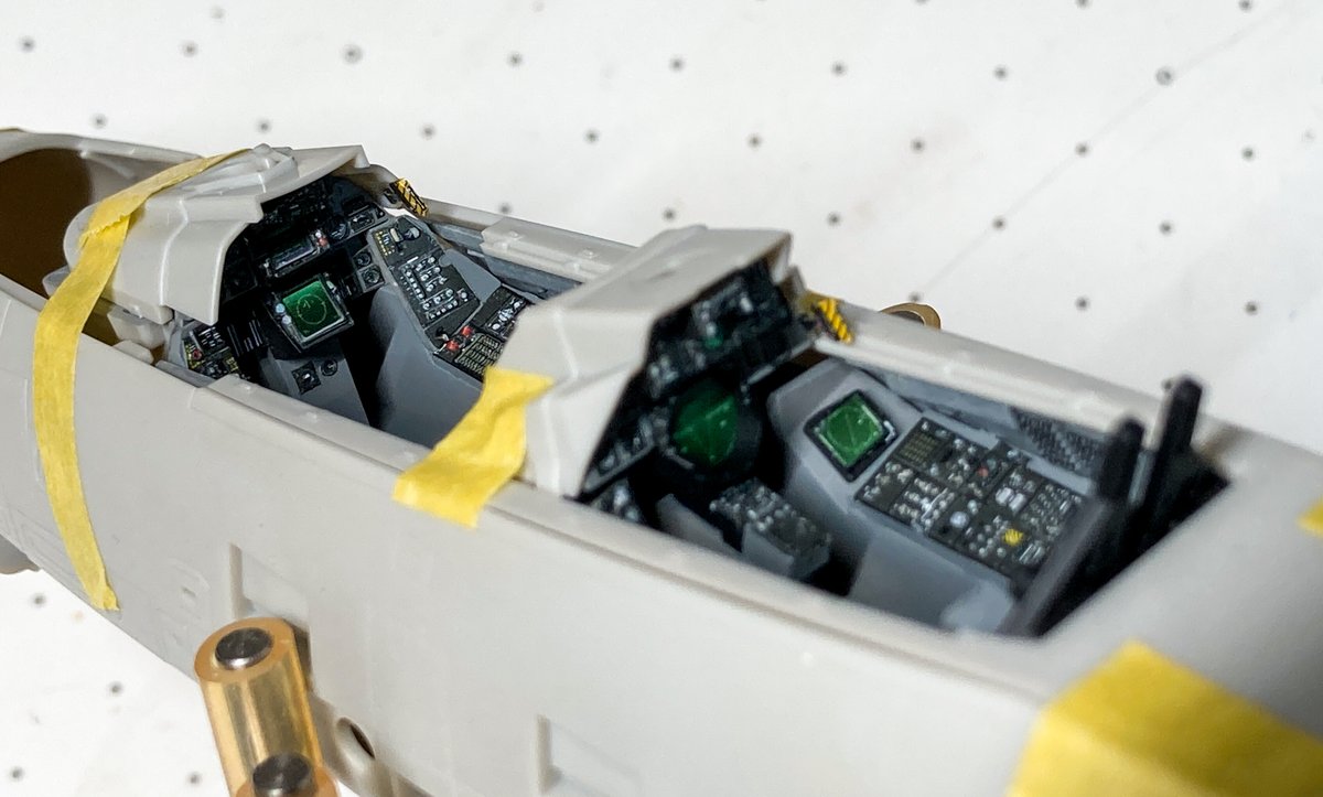 IKE30704708's tweet photo. 好評頂いておりますタミヤ1/48 F-14用コクピットデカール
https://t.co/e3UJdRXJka

キットでは丸ごと省略されてる(パーツ作れヲラ状態？)キャノピーイジェクションハンドル+デカールを追加しました！

無改造で追加可能＆アクセントとしても効果的なので是非！😀

#48Tomcat #Mach3Models https://t.co/G8NSUnOaKb