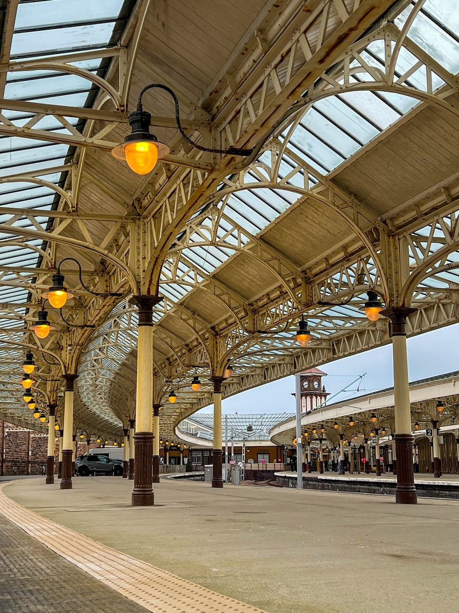 ScotRail's tweet photo. 🌙 Wemyss Bay, one of our favourite stations! 

📸 ~ Lewis, ScotRail Social Media Team https://t.co/8zRmesqTwr