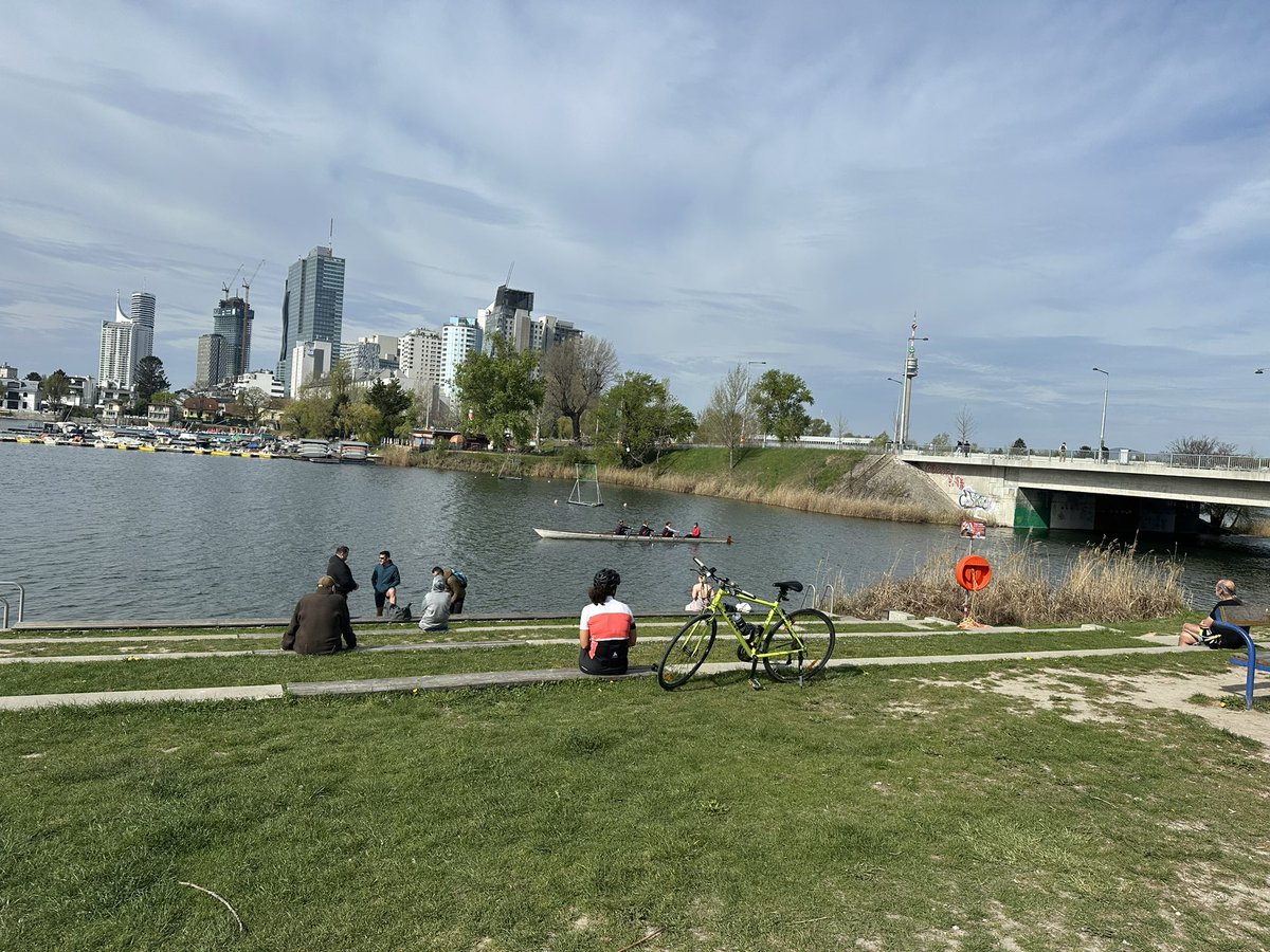 akhtarb1's tweet image. 12 km #run along the beautiful Danube River this morning , dedicated to everyone standing strong on the ground against canal construction on the Indus River. Protecting rivers is protecting life. #SaveIndus 
#SaveIndusDelta 
#RunForRivers
