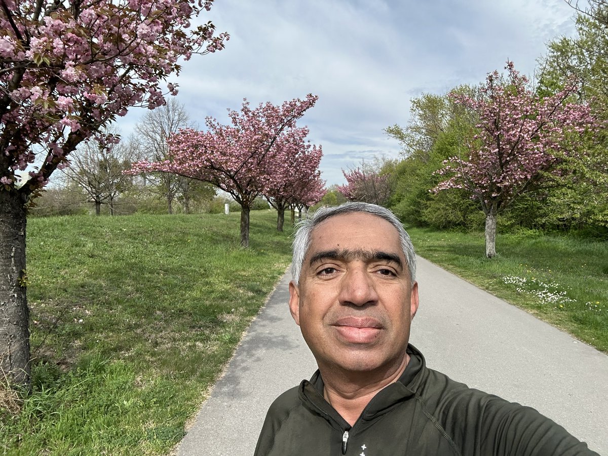 akhtarb1's tweet image. 12 km #run along the beautiful Danube River this morning , dedicated to everyone standing strong on the ground against canal construction on the Indus River. Protecting rivers is protecting life. #SaveIndus 
#SaveIndusDelta 
#RunForRivers