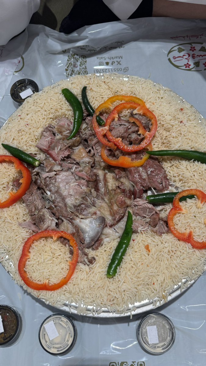 مرخ و سلع
من وجهة نظري ان هالمطعم من أفضل المطاعم الللي تخصصوا في الحنيذ على اصوله 
جربتهم مرتين وعن نفسي أعتبره وجهتي رقم ١ اذا اشتهيت حنيذ
مكانهم في العقيق وعندهم قسم خاص للعوائل 
اكتب هالكلام بعد تجربتين
أنصحك تتصل قبل تجيهم علشان الزحمة
* تجربة شخصية
maps.app.goo.gl/8XmL547KvCDd1h…