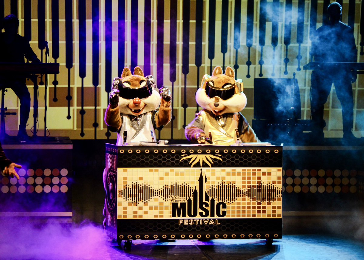 CharactersPBlog's tweet photo. More on Disney Music Hits Concert! ✨
#ChipAndDale #DisneyCharacters #Disney #DisneyPals #DisneyFriends #DisneyMusicFestival #DisneylandParis #DisneyParks #Videopolis https://t.co/1BeLXvTyj3