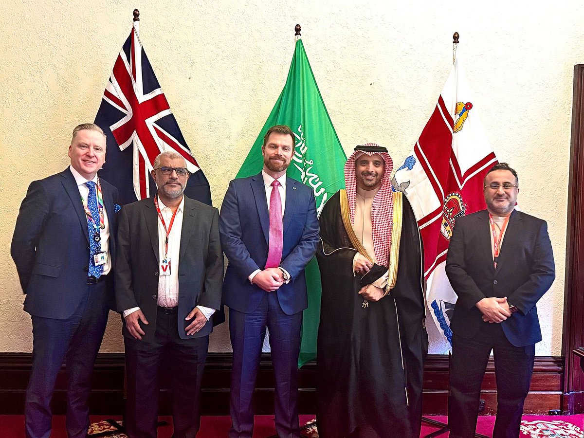 AJali_2030's tweet photo. جزء من النجاح يعتمد على الاستفادة من أفضل تجارب مدن العالم ومدينة ملبورن الاسترالية إحدى انجح مدن العالم في تحقيق جودة الحياة حيث لدينا تعاون قائم معهم

وسعدت بالتحدث في مؤتمر ملبورن الدولي للذكاء الجيومكاني الذي يرعاه مركز الامم المتحدة للبحوث الجيومكانية. زرنا امانة المدينة واستعرضنا ابرز مشاريعها كما زرنا مركز ابحاث المدن في جامعة ملبورن لاستعراض البحوث والتجارب الناجحة حيث بدأنا معهم تنفيذ برامج تدريبية لكوادرنا ودراسة عدد من الممارسات المميزة في امانة ملبورن