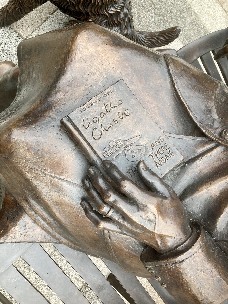 MycroftBrolly's tweet photo. The old and the new @agathachristie statues in #Torquay :) #SpringGathering @AgathaFestival https://t.co/pIg2fqvHOH
