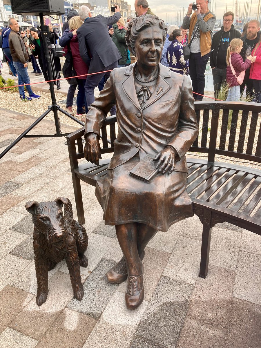 MycroftBrolly's tweet photo. The old and the new @agathachristie statues in #Torquay :) #SpringGathering @AgathaFestival https://t.co/pIg2fqvHOH