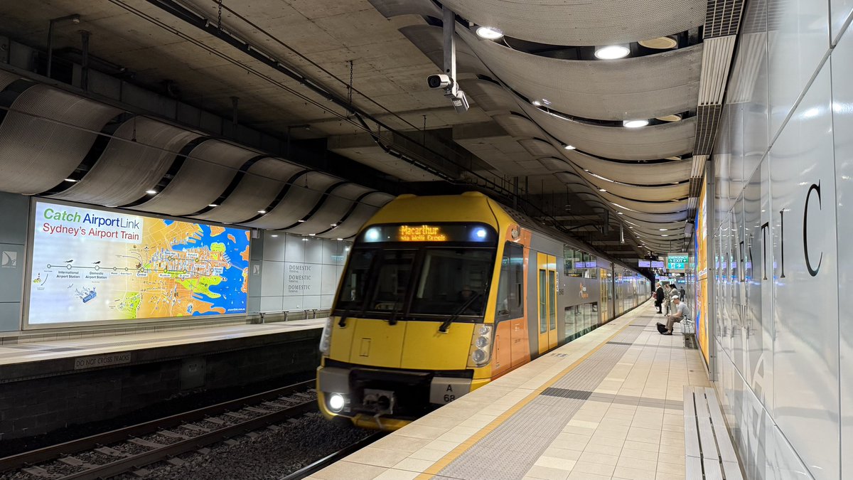 The train was 15min away on short final and 6 mins away when I got off the plane. 

Still made it 💅

Real cities have an airport train etc.