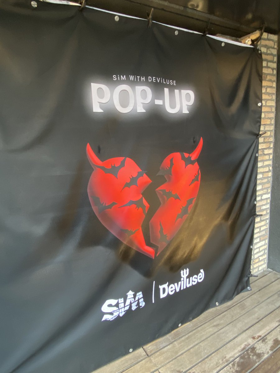 kanachi_stmlt's tweet photo. SiMxDeviluse COLLABORATiON 
POP-UP STORE にお邪魔しました👿‼️

1番欲しかった商品はGET出来なかった悔しいーー(T_T)💧
だけどいっぱい買えたし店内も賑やかで楽しかったデス(Ꙭ )!!
いっぱい着ますっ👕︎ ̖́-
@deviluse_com 
@SiM_Official 
@MAHfromSiM 
 #SiMxDeviluse https://t.co/qok6zVA2Jc