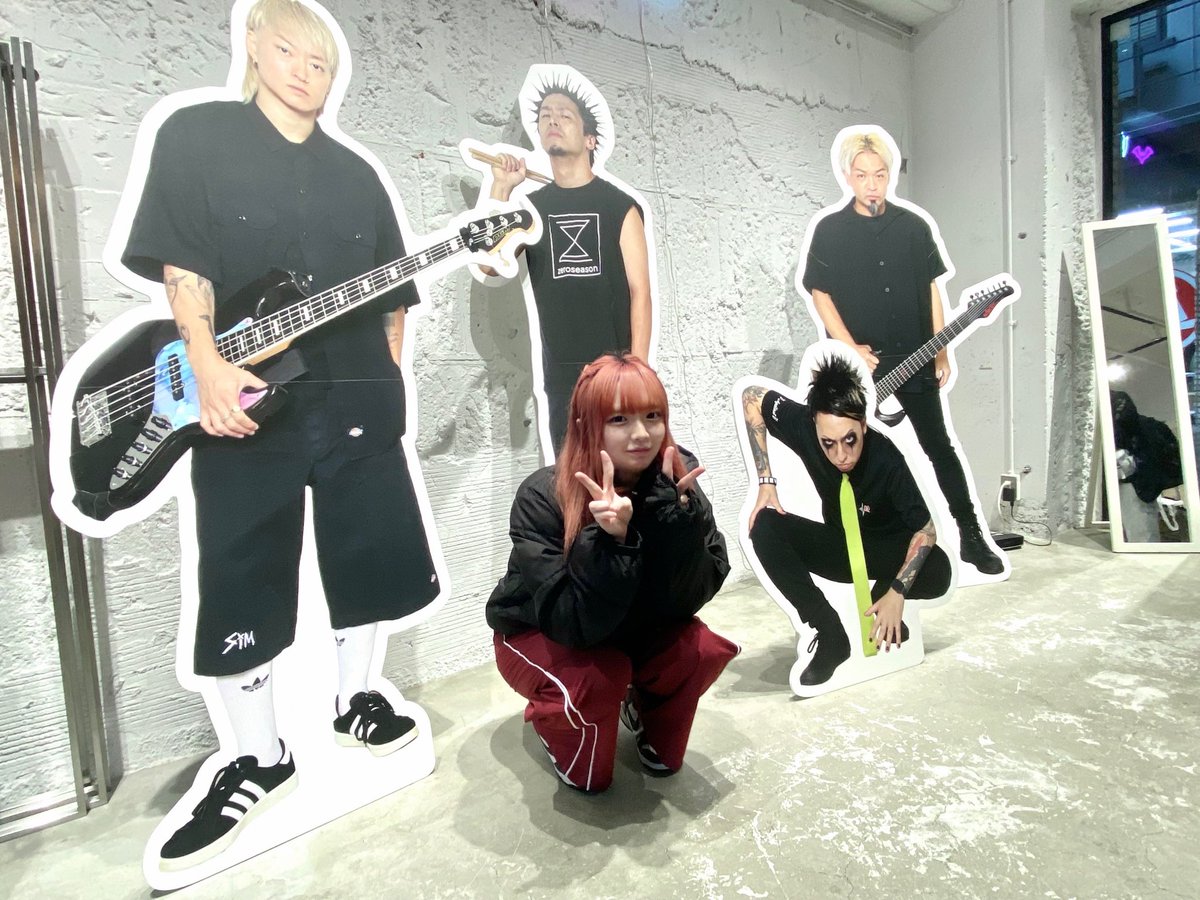 kanachi_stmlt's tweet photo. SiMxDeviluse COLLABORATiON 
POP-UP STORE にお邪魔しました👿‼️

1番欲しかった商品はGET出来なかった悔しいーー(T_T)💧
だけどいっぱい買えたし店内も賑やかで楽しかったデス(Ꙭ )!!
いっぱい着ますっ👕︎ ̖́-
@deviluse_com 
@SiM_Official 
@MAHfromSiM 
 #SiMxDeviluse https://t.co/qok6zVA2Jc
