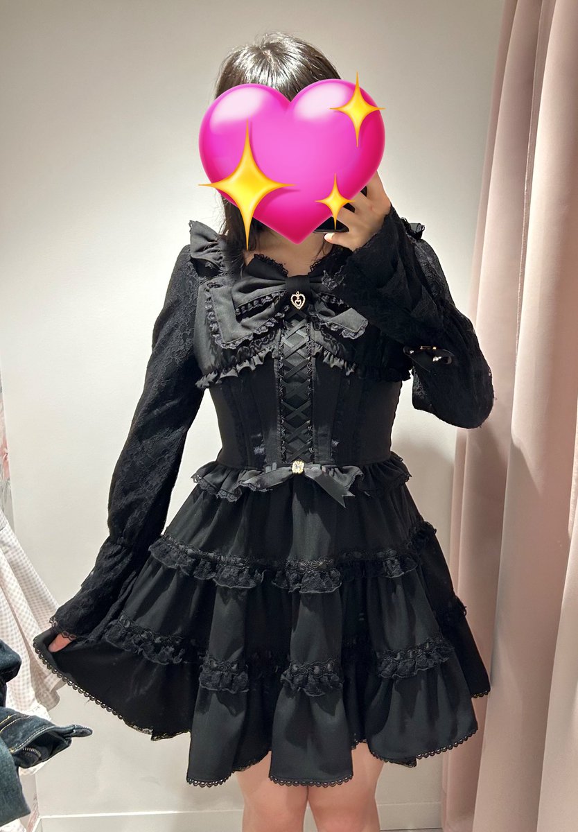 Crydiaa's tweet photo. New Dress 🖤🤍 https://t.co/RjUjqEJK4y