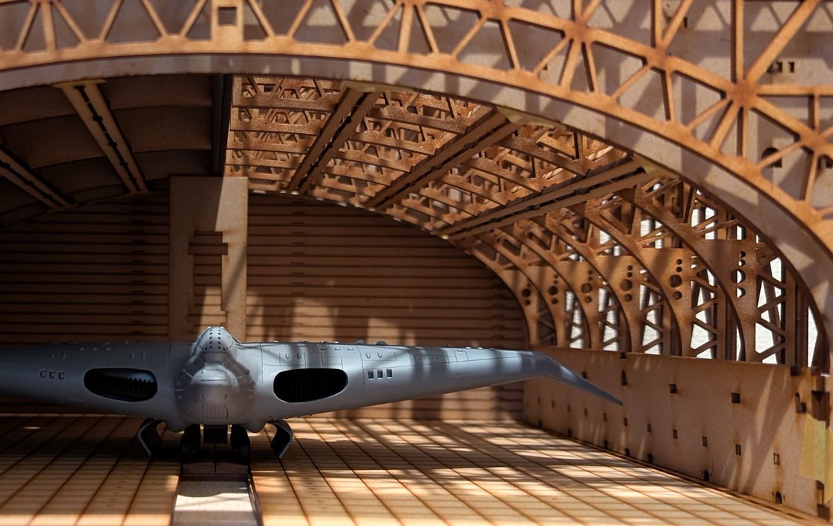 #未来少年コナン #静岡ホビーショー
ヨシッ！ギガント格納庫、ようやくパーツが揃って概ね設計通りに出来てきたゾッ！

右側だけ透視してるていで、トラス越しにギガントが見えるレイアウト
開口部は劇中通りにするか思案中

ていうか間に合うのかこれは
「静岡ホビーショーの日まで
あと33日…」