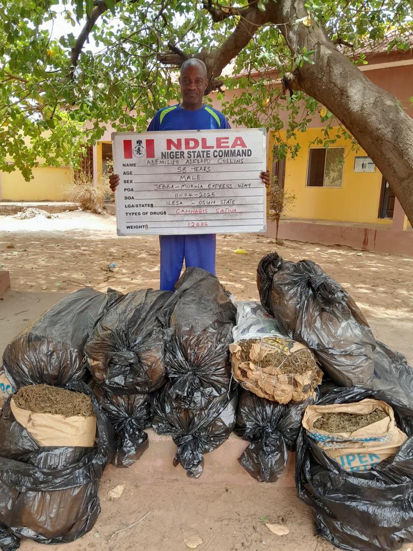 ndlea_nigeria's tweet photo. NDLEA interdicts Malaysian returnee with meth consignment concealed in music speakers
. Arrests trans-border drug trafficker with 8,740 ampoules of fentanyl injection, others
Read more: https://t.co/ouiAifi5u5 https://t.co/sBNmTCPPWa