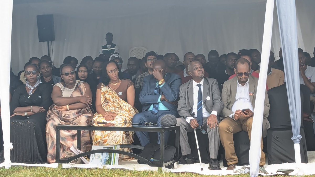 #Kwibuka31 

Aka kanya: Mu Karere ka <a href="/Gasabo_District/">Gasabo District</a> mu Murenge wa Bumbogo muri <a href="/CityofKigali/">City of Kigali</a> barimo kwibuka Abatutsi basaga 10,000 biciwe i Bumbogo. 

Ni nyuma yaho birwanyeho bakanesha ibitero by'interahamwe ariko Abasirikare ba Leta bafatanyije n'interahamwe baje kwigabiza