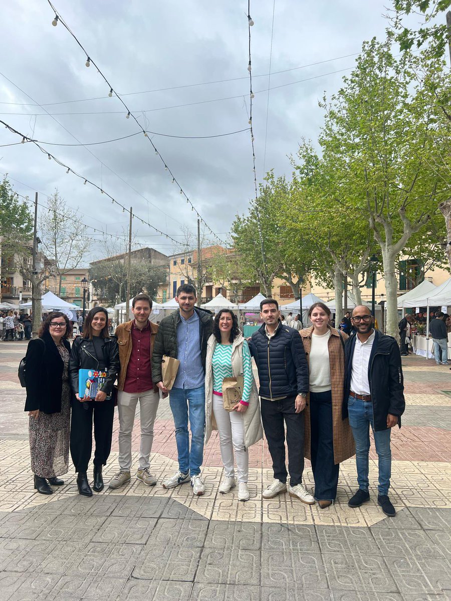amandaferu's tweet photo. 🫶🏻 Un gust voltar i firar per La Vila  amb els companys i companyes @SocialistesSM 🌹

👉🏼  42 anys de fira. Una fira ben completa amb la mostra de l’ametlla, ball de bot, exhibicions… https://t.co/oRfsH9xAJH