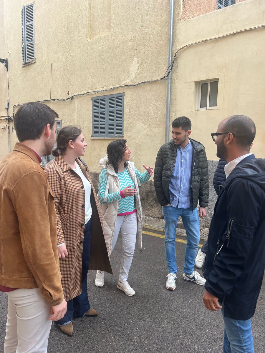 amandaferu's tweet photo. 🫶🏻 Un gust voltar i firar per La Vila  amb els companys i companyes @SocialistesSM 🌹

👉🏼  42 anys de fira. Una fira ben completa amb la mostra de l’ametlla, ball de bot, exhibicions… https://t.co/oRfsH9xAJH