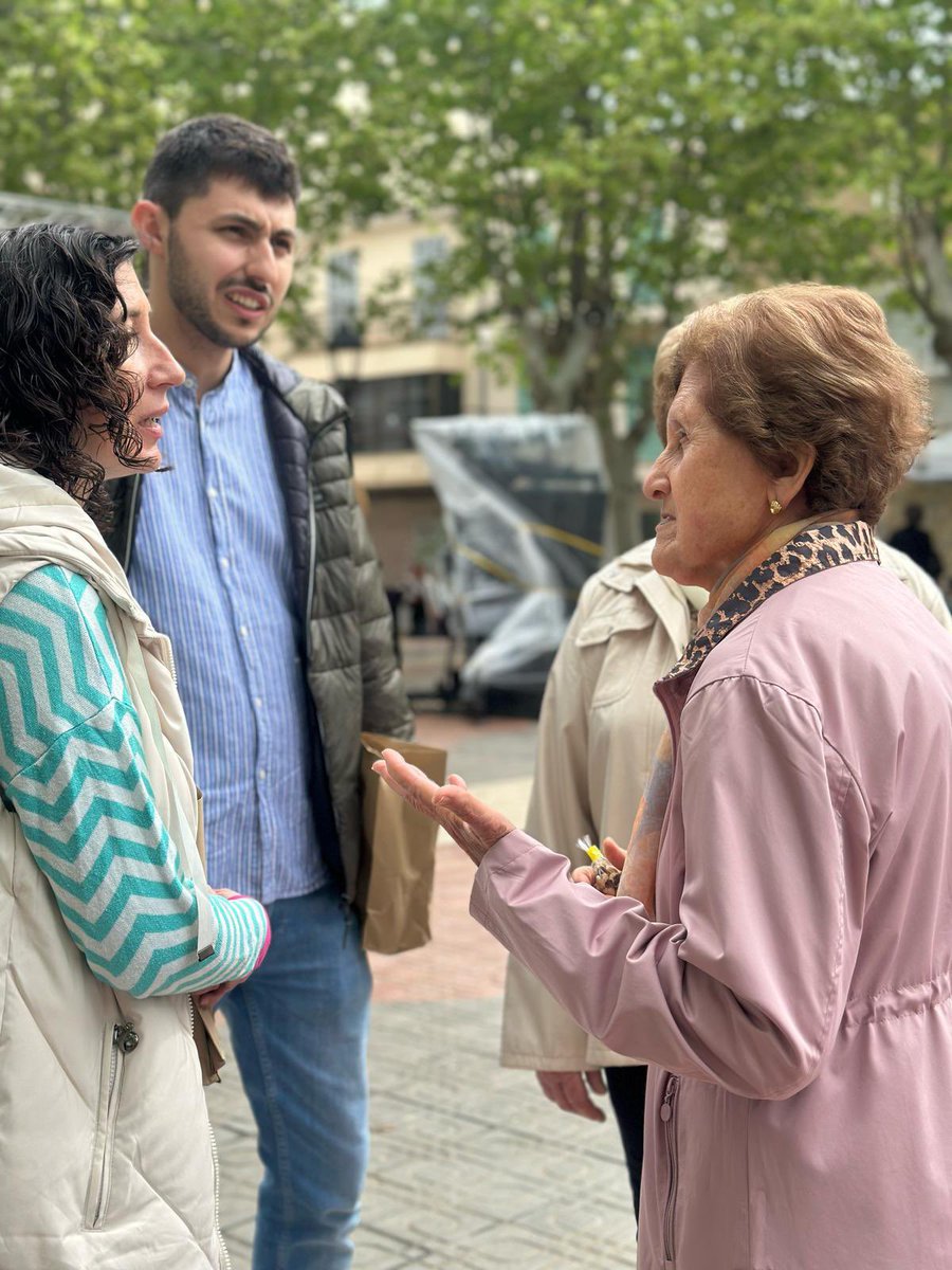 amandaferu's tweet photo. 🫶🏻 Un gust voltar i firar per La Vila  amb els companys i companyes @SocialistesSM 🌹

👉🏼  42 anys de fira. Una fira ben completa amb la mostra de l’ametlla, ball de bot, exhibicions… https://t.co/oRfsH9xAJH