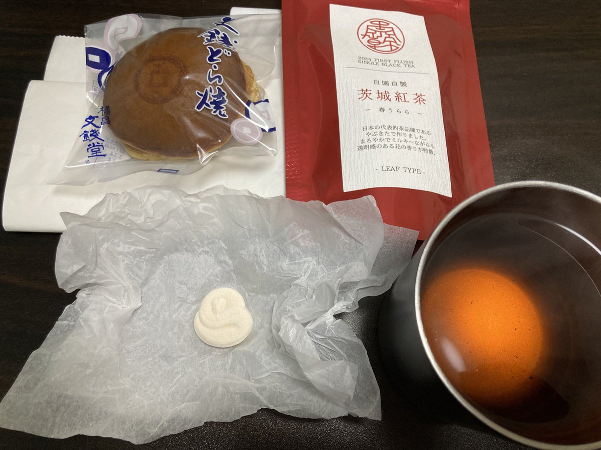 VxMZv2VlEvZ7woJ's tweet photo. 佐野藍さんの個展 @Ai_shirokoumori 
事前に予約した落雁（せかい食堂@sekaishokudou さんより）
型も見たけれども、ここまで細かく落雁が作れるなんて…筋に鱗に舌に…職人技😳✨
ｱｰﾙｸﾞﾚｲといただいたけど、香りを邪魔しない優しい甘み
家でも堪能しました🥹💕
☕️石山製茶さん@Ishiyamacha https://t.co/DEa8lAEfpf