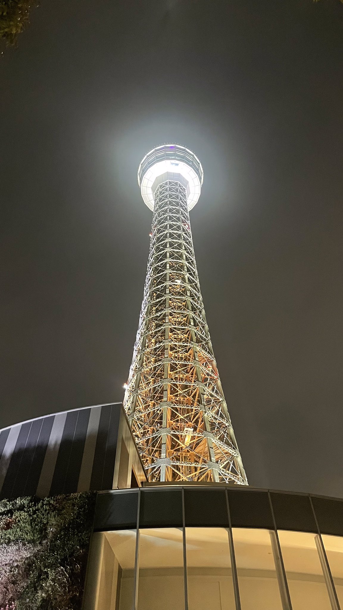 横浜マリンタワー オブジェ ゴールド
