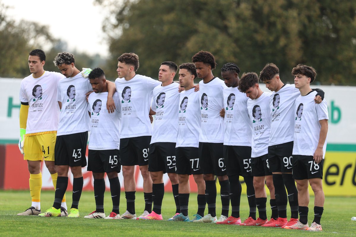 A homenagem do #SportingB ao Sr. Formação 👏