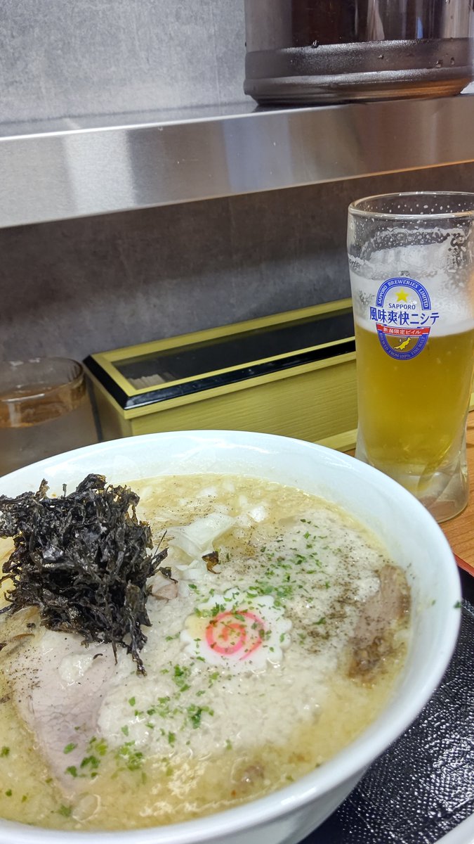 daxiongshikuma's tweet photo. ラスト飯です。
新潟としばしの別れ。
必ずまた会える、その日が来るのが楽しみ。
この先も新発田と #LinkLink
#新発田春一
#新発田新発見
ありがとう #新発田市
でもここは新潟駅 https://t.co/UCBui2eWCy