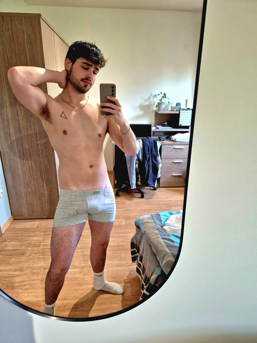 studyboy66's tweet photo. @Armpitboy22 https://t.co/bxRZkDxcuU