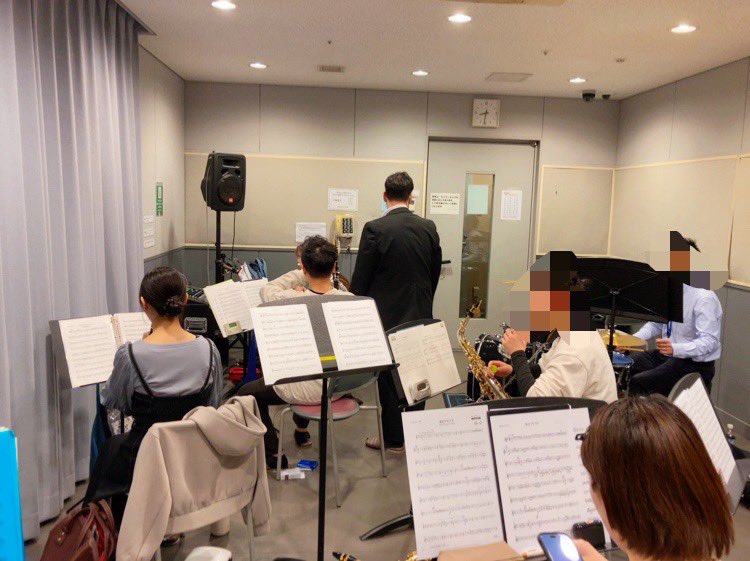 昨日は6月の撮影と訪問演奏でやる曲を練習しました！
そして体験に来て下さったホルンの方が新メンバーとして加入しました😊
これからよろしくお願いします！
#吹奏楽　#楽団　#団員募集