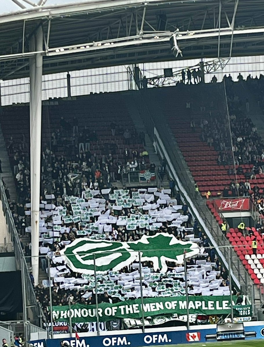 We zijn klaar om het voetbalgevecht aan te gaan in Utrecht. Voor de kleuren Groen en Wit. Come on FC #utrGRO #fcgroningen