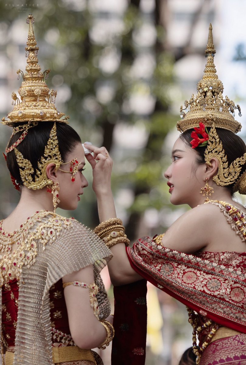 FreenBeckyUS's tweet photo. We love how they take care of each other🥹

FREENBECK SONGKRAN CTW
#SongkranCTWxFB
#ฟรีนเบค #Freenbecky
#beckysangels #srchafreen https://t.co/XZmIXPJT5q