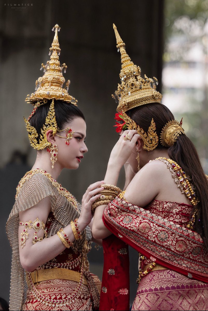 FreenBeckyUS's tweet photo. We love how they take care of each other🥹

FREENBECK SONGKRAN CTW
#SongkranCTWxFB
#ฟรีนเบค #Freenbecky
#beckysangels #srchafreen https://t.co/XZmIXPJT5q