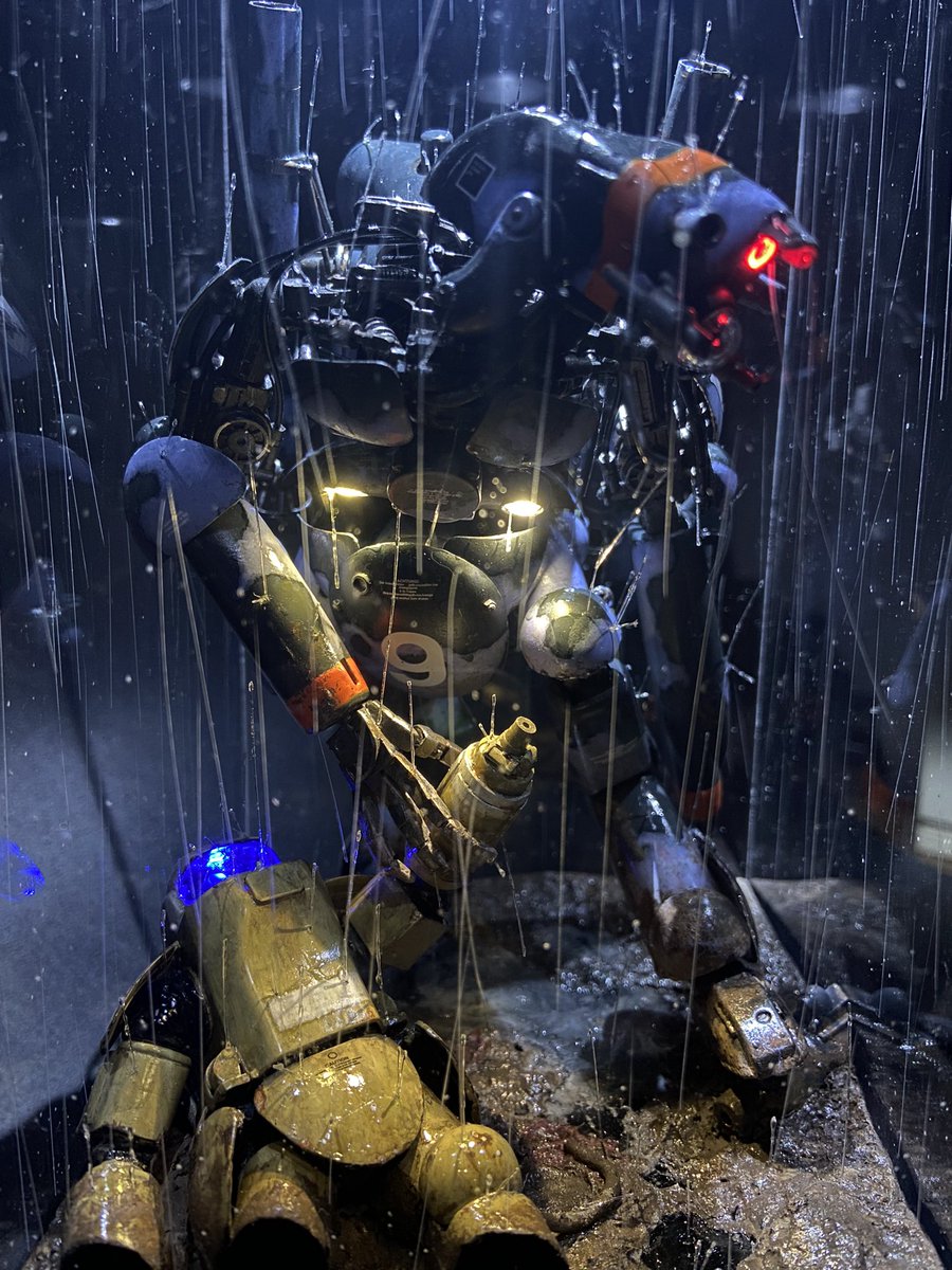 pico_nam's tweet photo. グローサーフント完成！
今回アクリルケースを使った雨の表現をしてみました。

作り始めから完成まで時間かかりましたが、その分愛着ある一作になったかなと。
#マシーネン　#グローサーフント https://t.co/T6oEP9EyBr