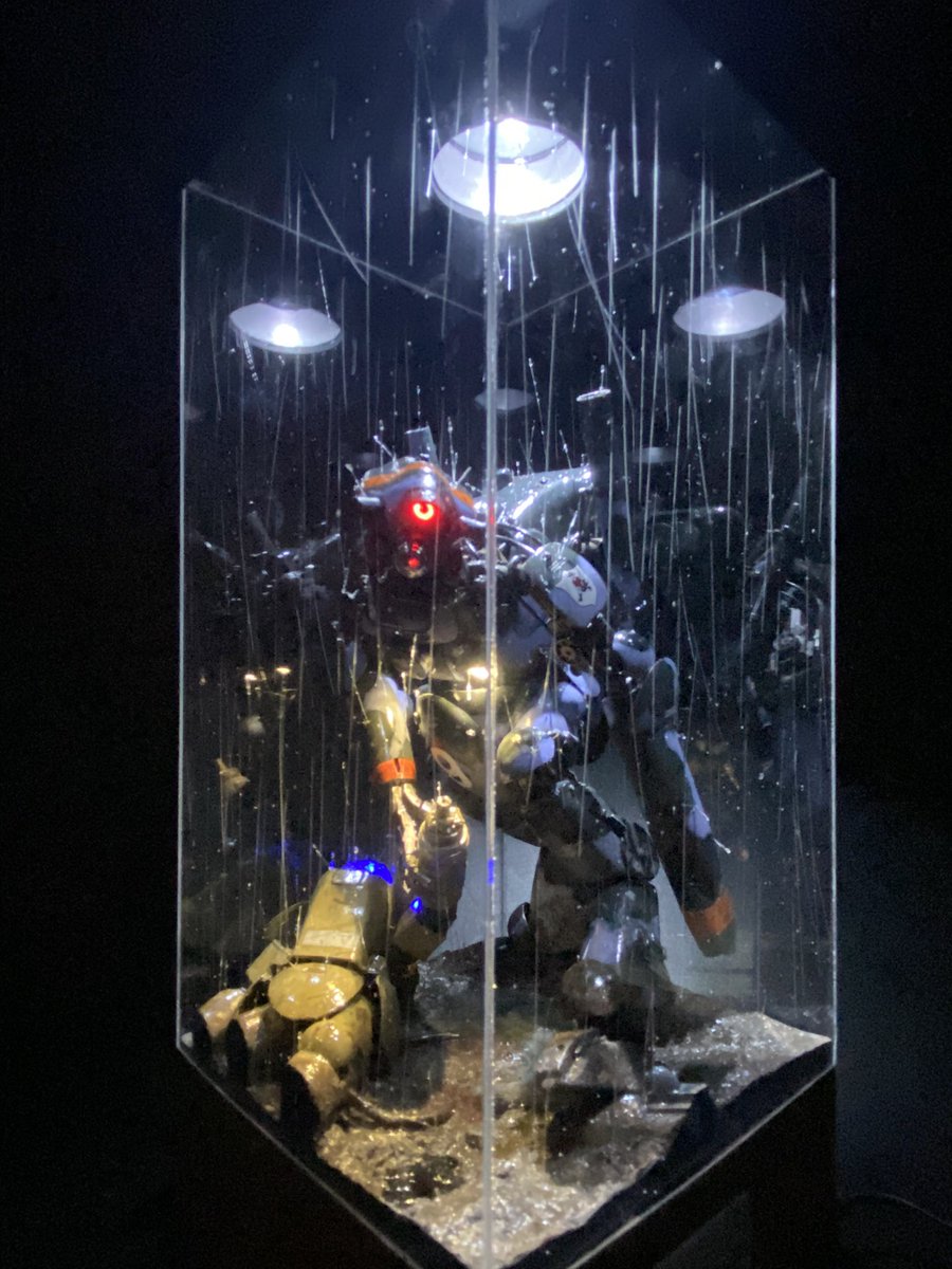 pico_nam's tweet photo. グローサーフント完成！
今回アクリルケースを使った雨の表現をしてみました。

作り始めから完成まで時間かかりましたが、その分愛着ある一作になったかなと。
#マシーネン　#グローサーフント https://t.co/T6oEP9EyBr