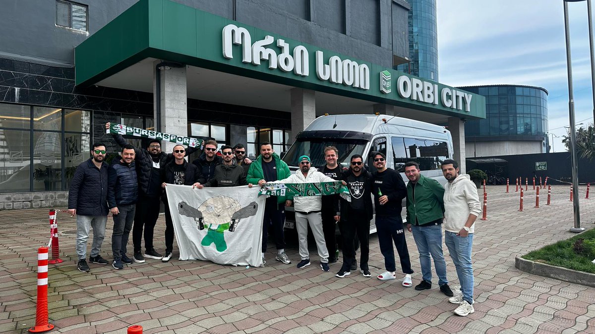 Deplasmanlarda's tweet photo. Işıkları kapattık yola çıktık geliyoruz. Kafana göre Bursaspor'um. Uğruna adanmış hayatlar yolunda yapılan yüzbinlerce km yol her şey senin uğruna. @BursasporSk https://t.co/JMmYgYCmoi