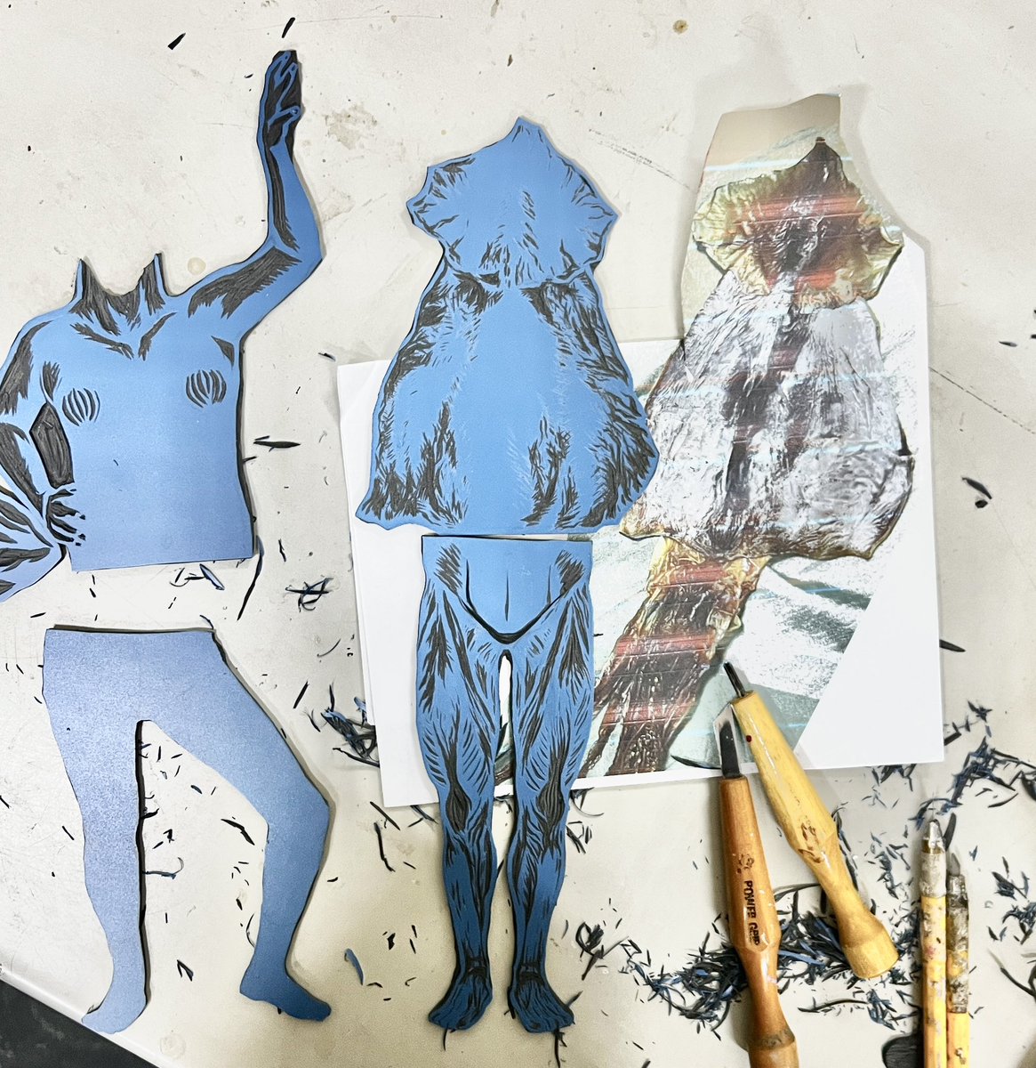 個展のためにここのところ版画を彫っているのですが
この筋肉スルメはなかなか良いのではないかと思います