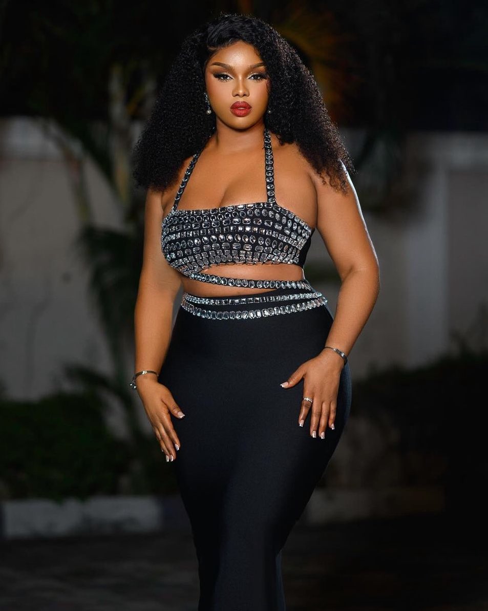 Vee_Ndapz's tweet photo. Onyeka Appreciation  post..

  I love  to watch BB show and stan  an  Authentic HM  , easy to love  ,easy to understand  ,   a HM who doesn't hide her emotions when she  is angry, annoyed or happy.  A relatable  HM  but above all   KIND , GOD-FEARING ,HUMBLE AND RESPECTFUL 
❤ https://t.co/QSnC4Vur50