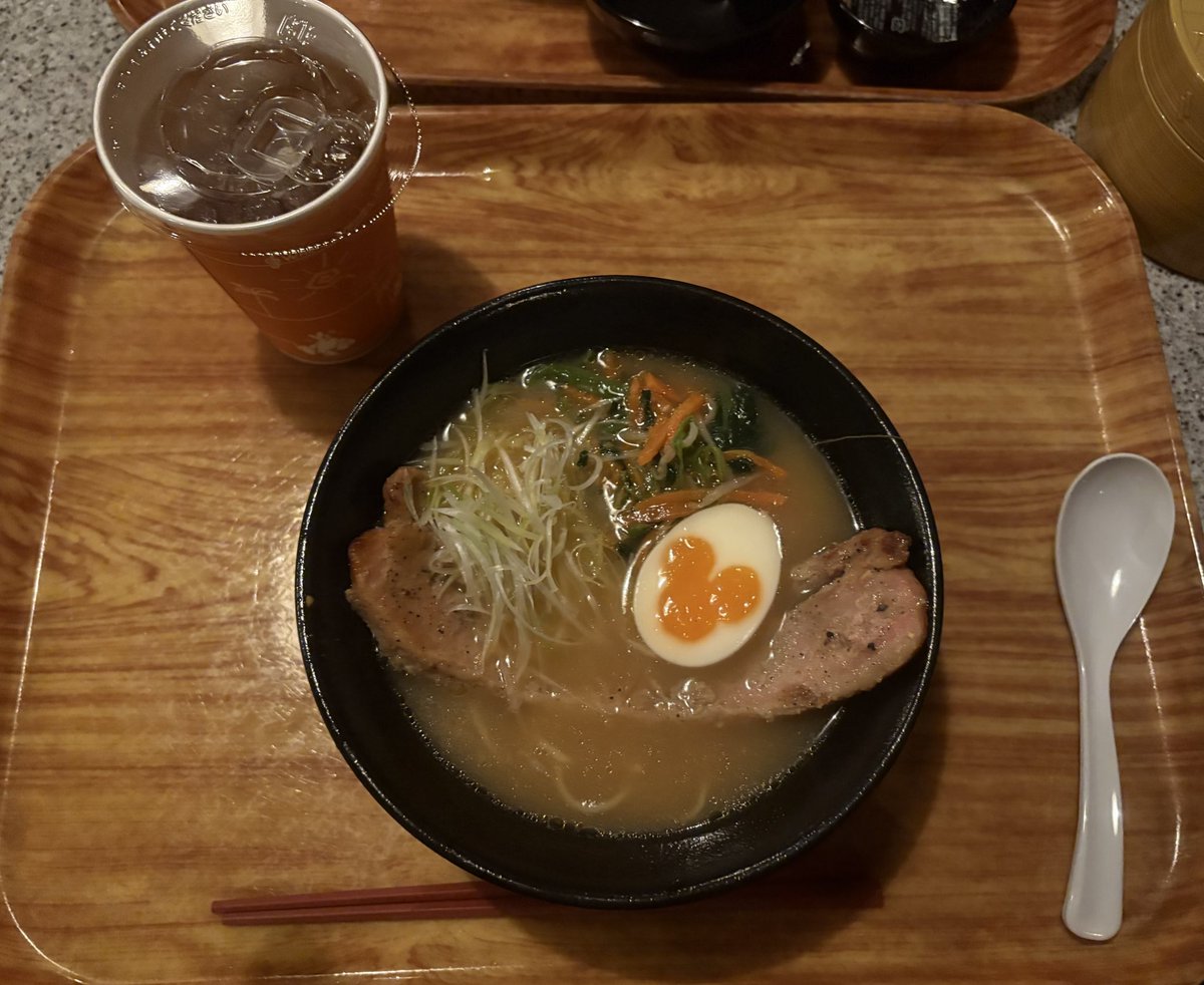 mitinko1_'s tweet photo. こういう卵産む鶏がいんの？ https://t.co/mjWhVn2EAd