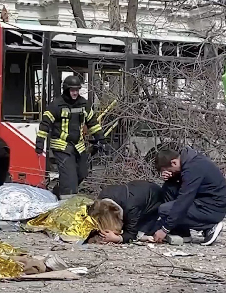 JimmySecUK's tweet photo. Kryvyi Rih and Sumy. 

Two ballistic missile attacks on civilian targets. 

Two sets of families mourning their dead relatives. https://t.co/oeK2ajU2CI