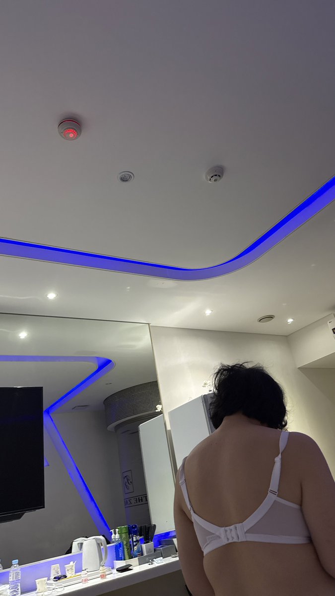 바쁘다는 말은 사실 바쁘지 않아도, 언제 어디서나 쉽게 통하는 대화의 습관이다