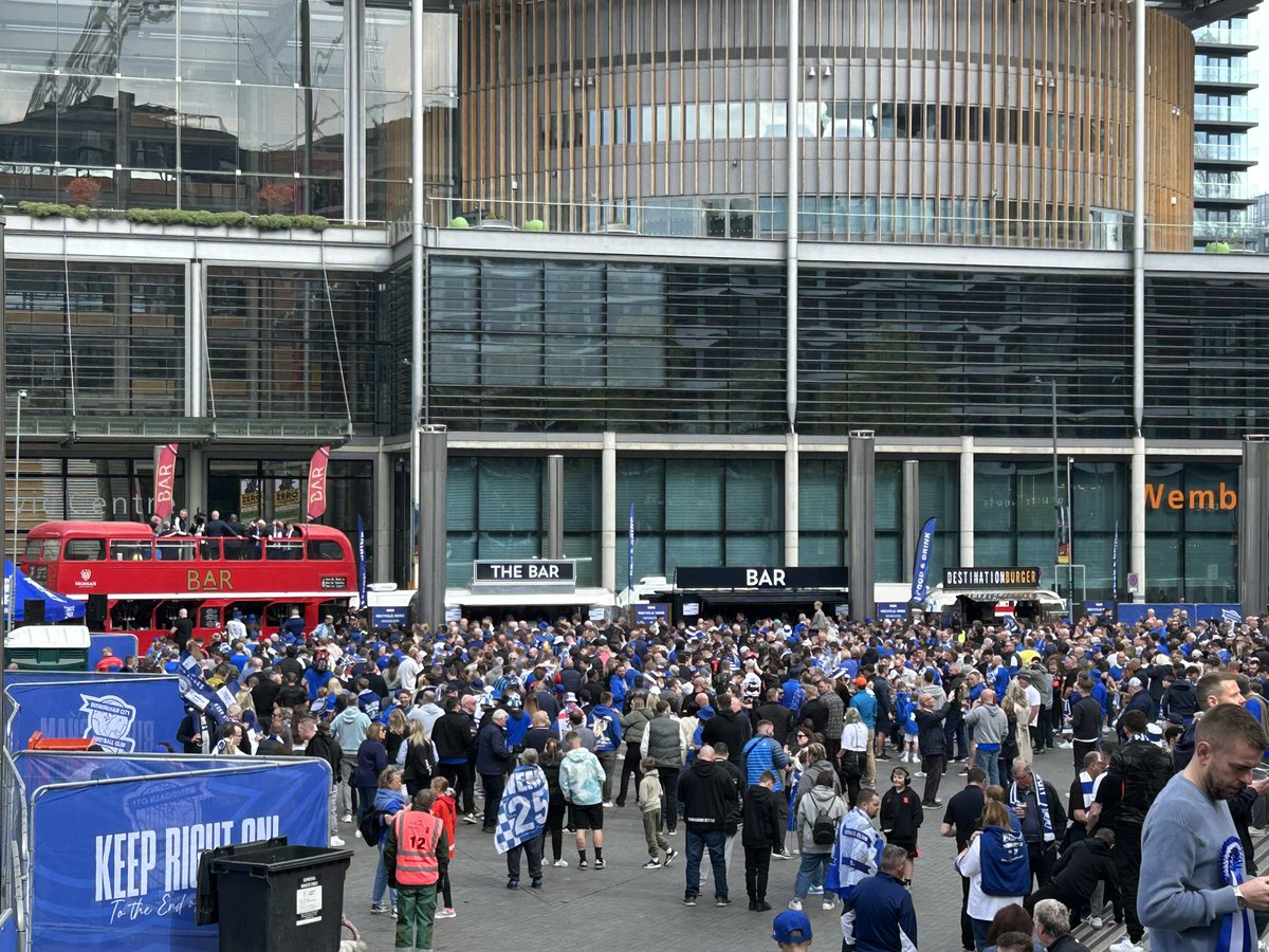alexedicken's tweet photo. Tom Wagner has just addressed the Birmingham City fans in the fan park from the top of a bus. 

“For all those people that say we can’t fill 60,000 seats, we have an acronym for that don’t we? FEA.” https://t.co/kgx6rPuZUi