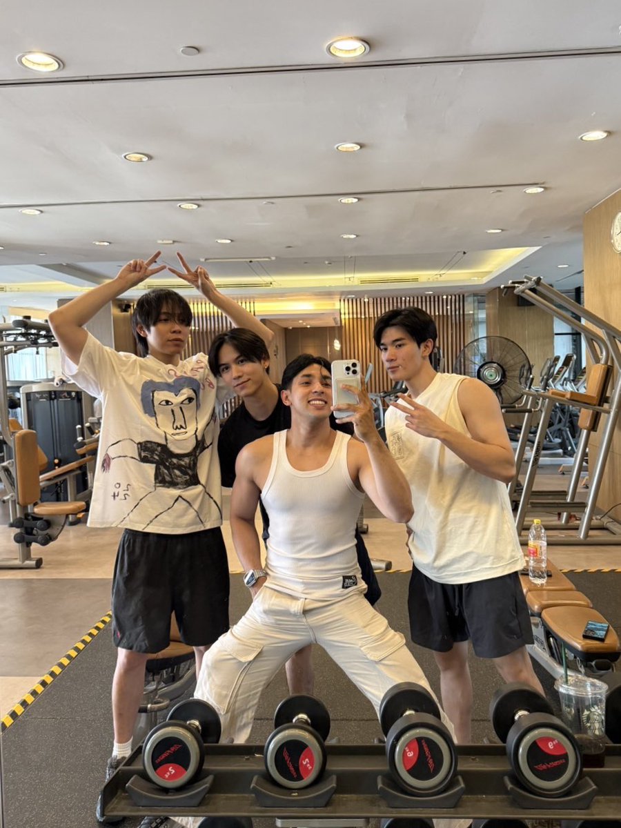 ตอนแรกลงชื่อไว้คนเดียวนะ มาถึงงอกมาอีก 2 คนได้ไงนะ5555555555