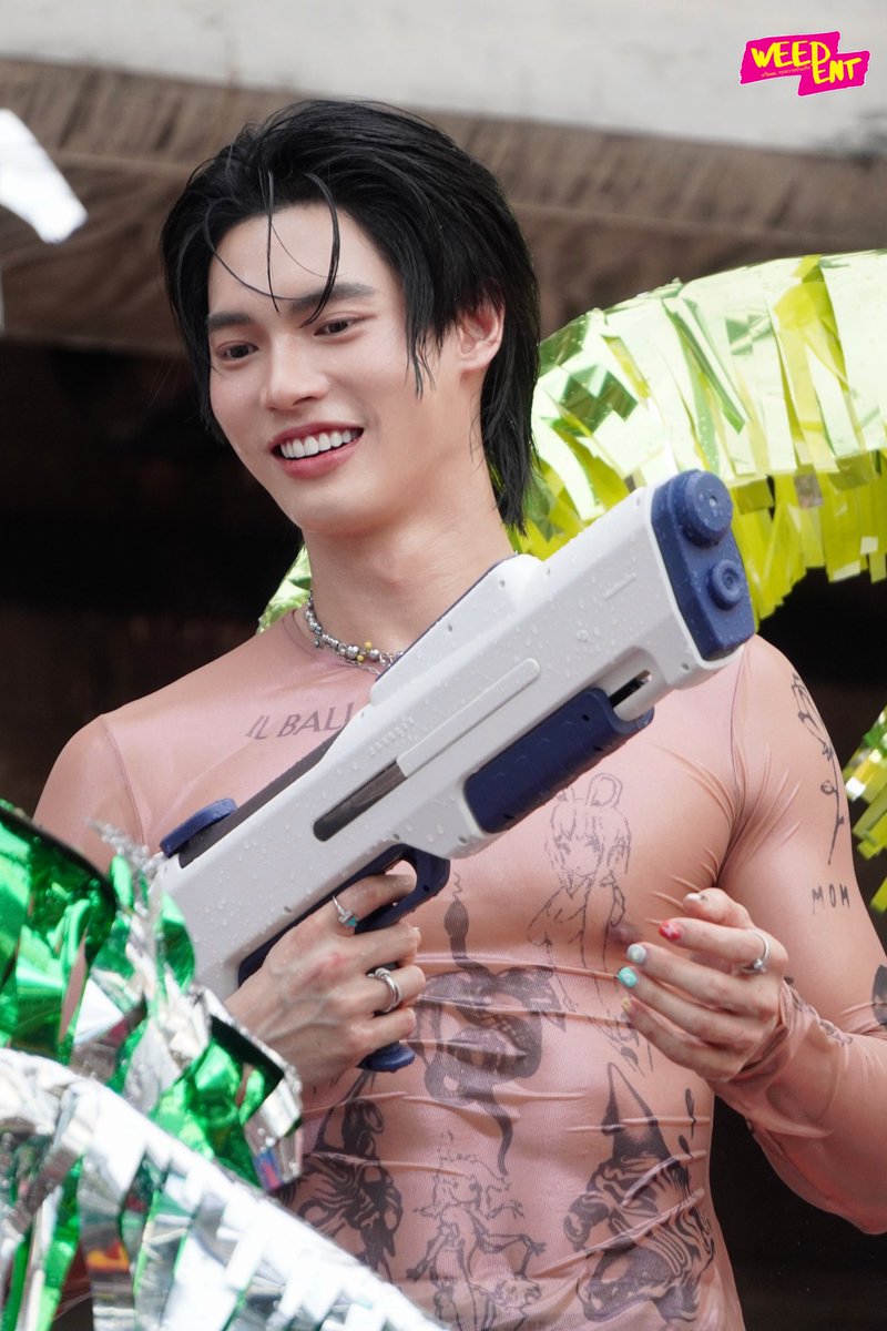 WEED_ENT's tweet photo. 📌#KingPowerSongkran2025

ไม่รู้อากาศหรือน้องวินที่ฮอตกว่ากัน 🔥" วิน เมธวิน " ในงาน "อภิมหาสงกรานต์รางน้ำ มโหฬาร มหาสนุก" ที่คิงพาวเวอร์ รางน้ำ  💦✨

WIN SONGKRAN KING POWER

#KingPowerSongkran2025xWinMetawin #winmetawin
#อภิมหาสงกรานต์รางน้ำ https://t.co/CGy7hHtpQF