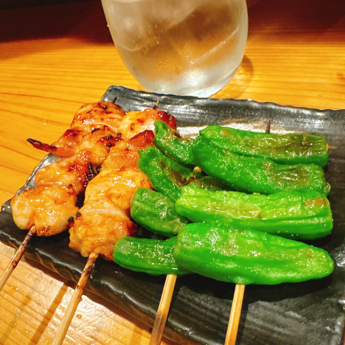 sakaba_ganco's tweet photo. 普段食べてるのとは何か違う、ぼんじりとハツが美味すぎ https://t.co/Go8IqLpldj