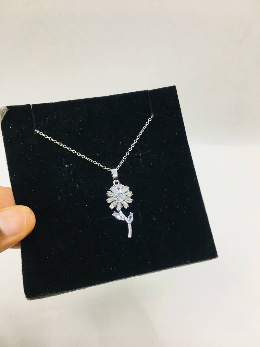 Jewelry_store12's tweet photo. Day 8: Necklace that brings out elegance🧚
Some say diamonds are forever,😊 zirconia just makes forever affordable and still stunning.💕✨
ZIRCONIA NECKLACE 🔖#3500
Steal hearts, not wallets💘
#glitterme #jewelrygifts
#necklace #SmallBusiness #jewellery https://t.co/Rc44GKtL5l