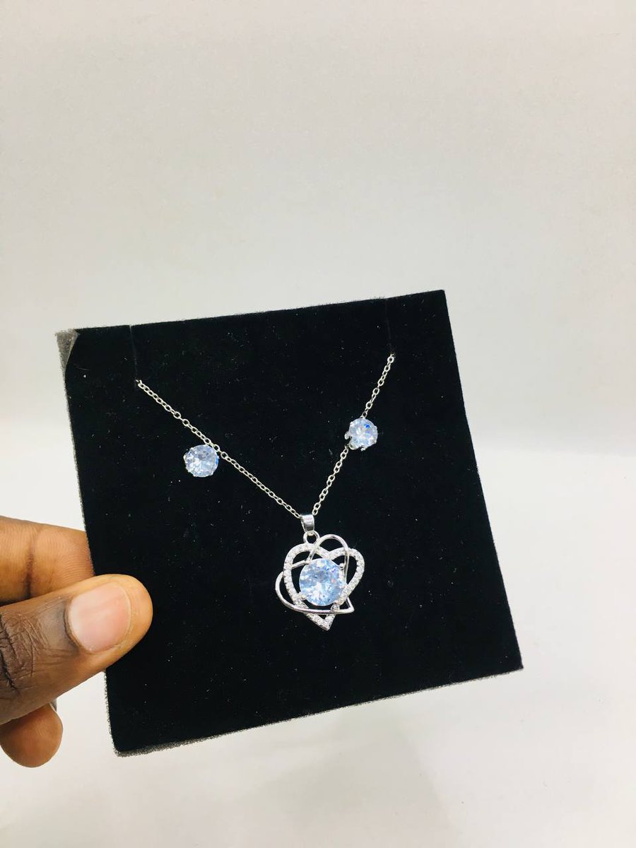 Jewelry_store12's tweet photo. Day 8: Necklace that brings out elegance🧚
Some say diamonds are forever,😊 zirconia just makes forever affordable and still stunning.💕✨
ZIRCONIA NECKLACE 🔖#3500
Steal hearts, not wallets💘
#glitterme #jewelrygifts
#necklace #SmallBusiness #jewellery https://t.co/Rc44GKtL5l