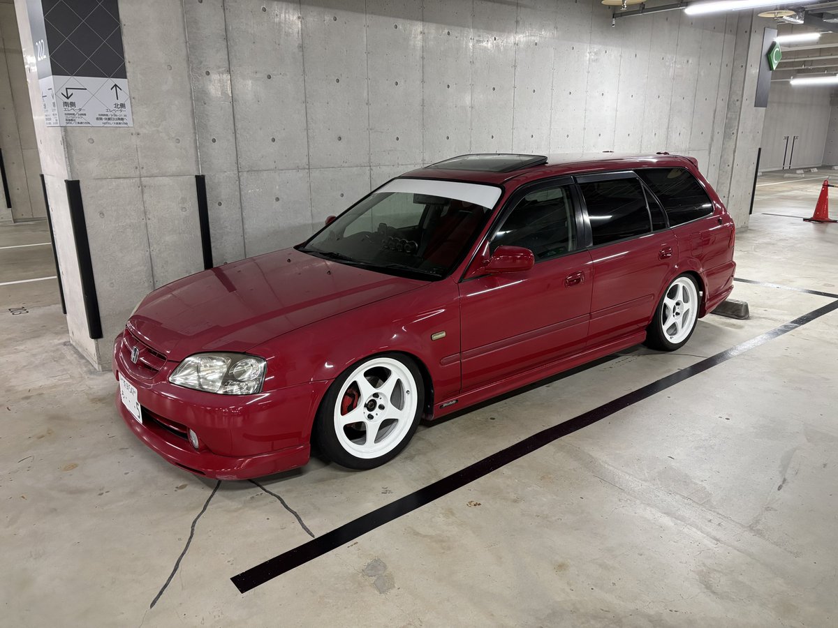 R31S2000's tweet image. あとホイール変えてハチマキ貼ってすこーしイメチェンしました！

シビックっぽい車にリーガ◯スターっぽいホイールはめてそれっぽくしてみましたww

いつかはシビックになるんじゃないか？？

#オルティア
#シビックっぽいわけわからん車
#きっとシビックやと思ってる
#遠くから見ればリーガマスター