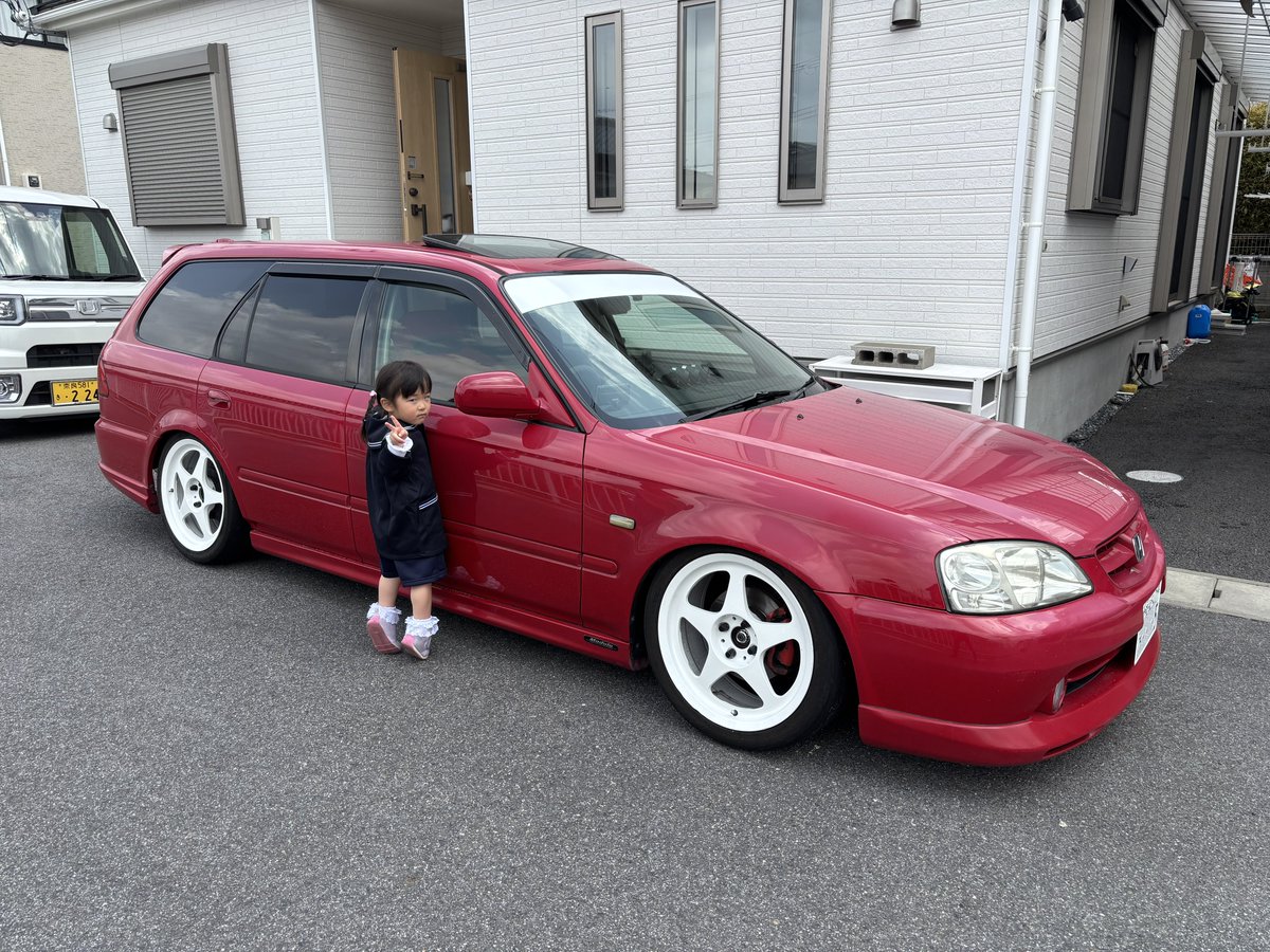 R31S2000's tweet image. あとホイール変えてハチマキ貼ってすこーしイメチェンしました！

シビックっぽい車にリーガ◯スターっぽいホイールはめてそれっぽくしてみましたww

いつかはシビックになるんじゃないか？？

#オルティア
#シビックっぽいわけわからん車
#きっとシビックやと思ってる
#遠くから見ればリーガマスター