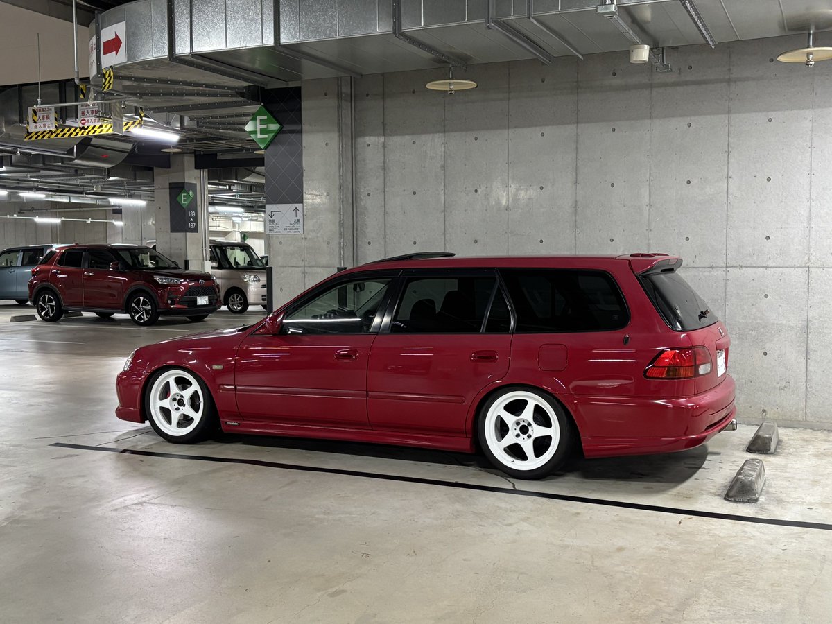 R31S2000's tweet image. あとホイール変えてハチマキ貼ってすこーしイメチェンしました！

シビックっぽい車にリーガ◯スターっぽいホイールはめてそれっぽくしてみましたww

いつかはシビックになるんじゃないか？？

#オルティア
#シビックっぽいわけわからん車
#きっとシビックやと思ってる
#遠くから見ればリーガマスター